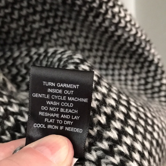 TORRID FUZZY SWEATER CARDIGAN BLACK, GREY & WHITE SIZE 1X NEW W/OUT TAGS - Picture 9 of 9